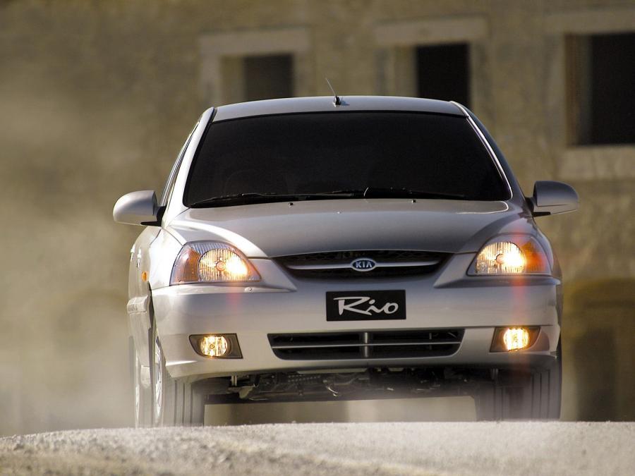  Kia Rio Wagon 2002 года  (фото 7 из 17)